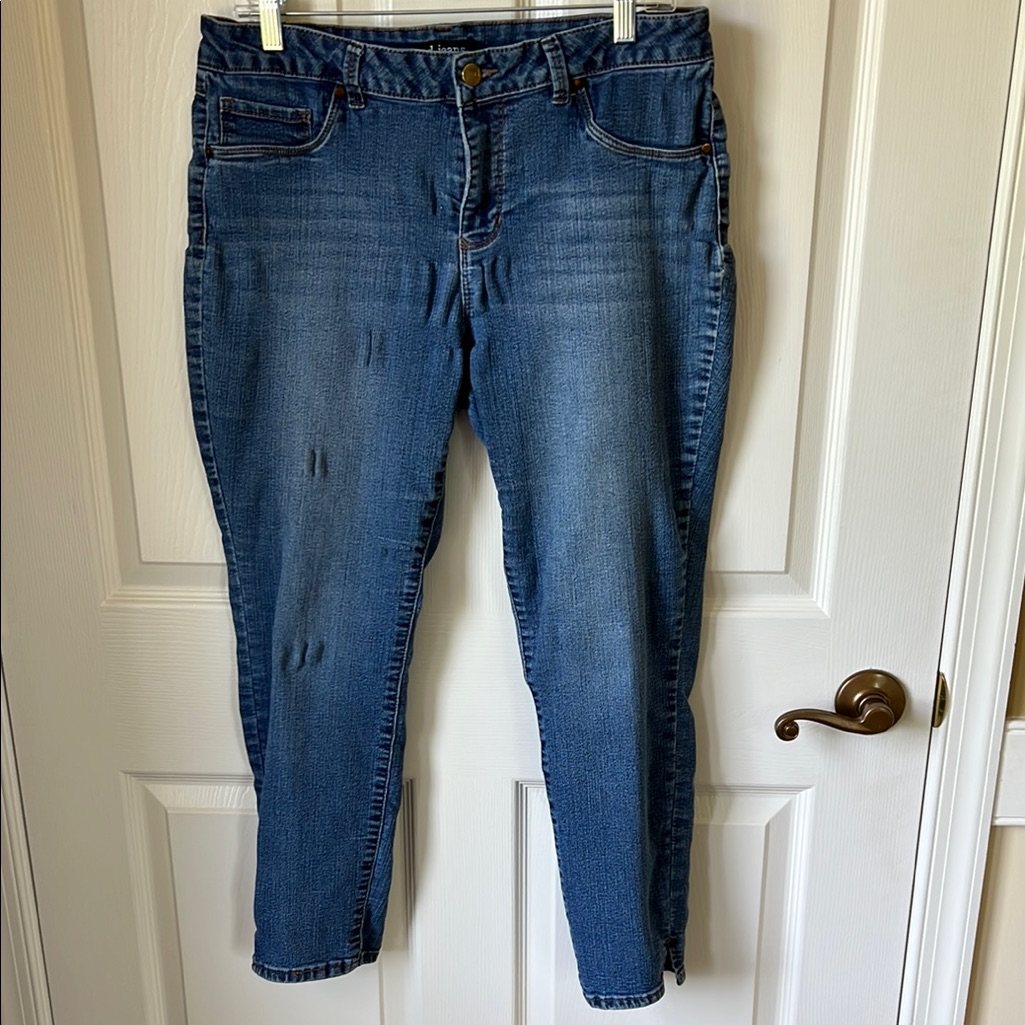 D. Jeans Blue Ankle Cropped Jeans